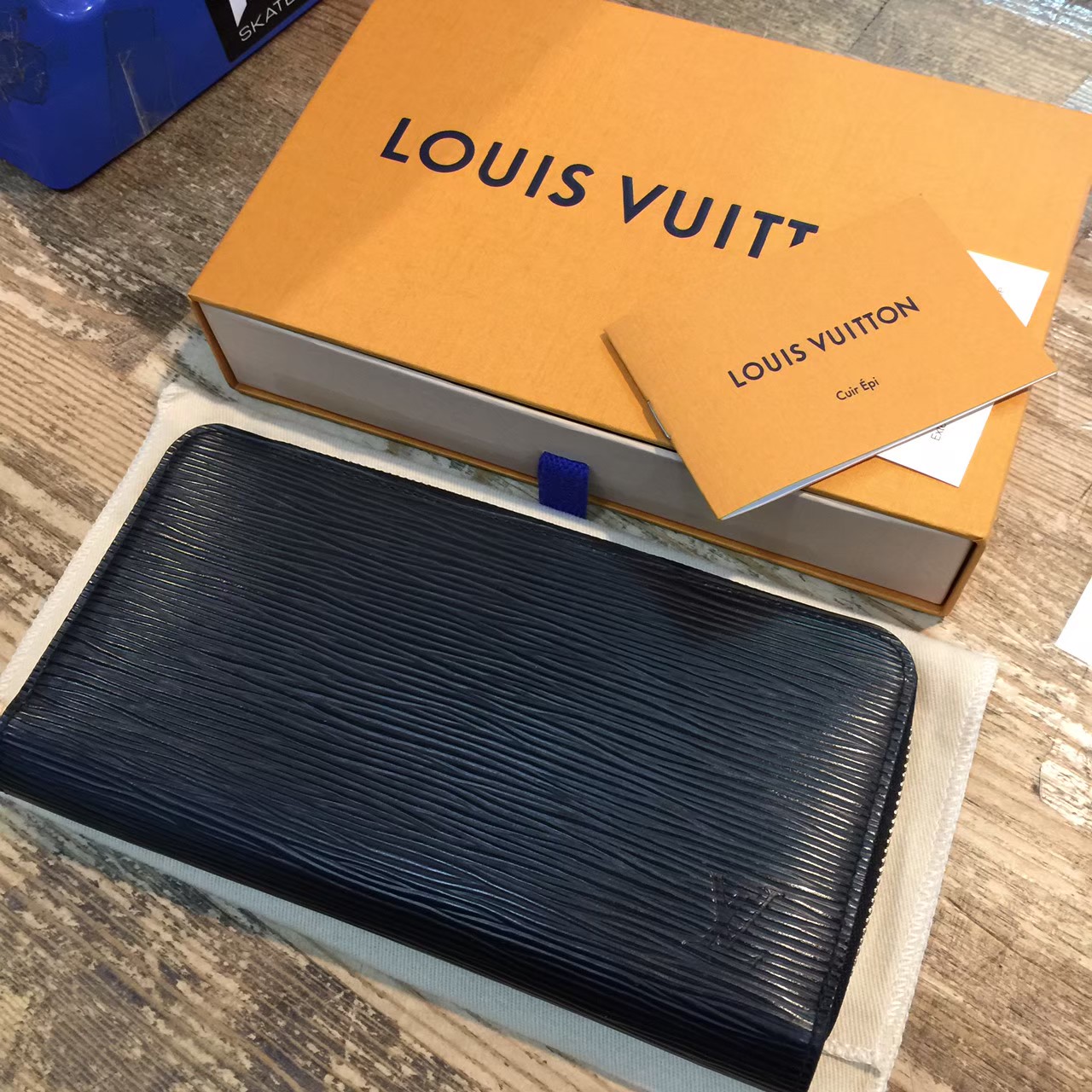 Louis Vuitton ジッピーウォレット