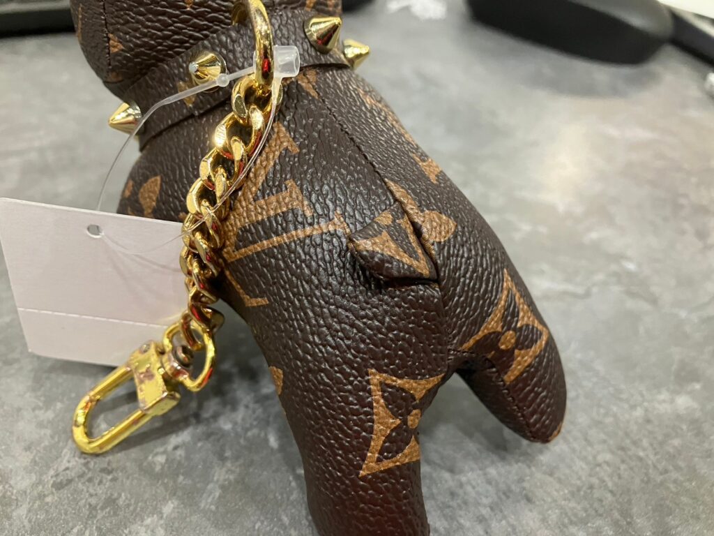 ヴィトン キーホルダー グリーン 鼈甲 確実本物
