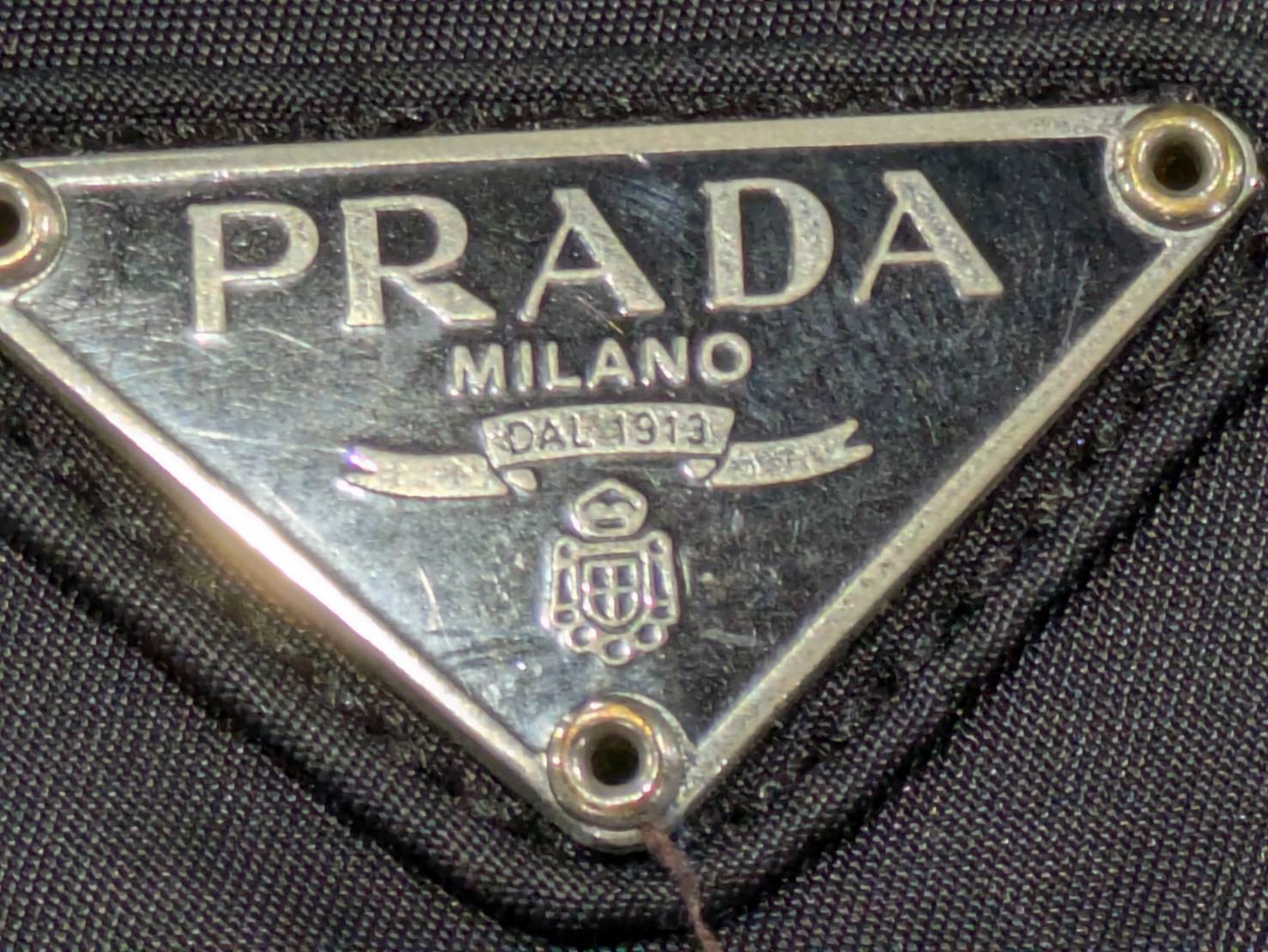 PRADA ナイロンポーチ 本物　正規品 セール】プラダ☆ナイロン ポーチ トライアングルロゴ☆1NA021 (PRADA